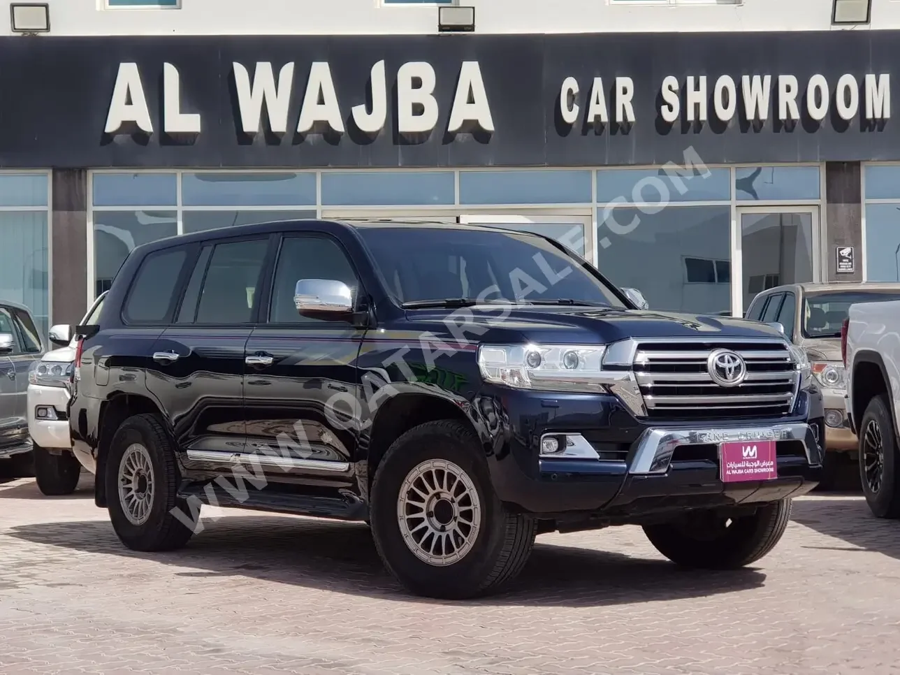 Toyota  Land Cruiser  GXR  2016  Automatic  190,000 Km  8 Cylinder  Four Wheel Drive (4WD)  SUV  Black