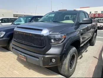 Toyota  Tundra  2014  Automatic  160,000 Km  8 Cylinder  Four Wheel Drive (4WD)  Pick Up  Gray