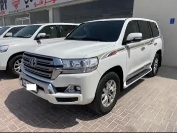 Toyota  Land Cruiser  GXR  2017  Automatic  287,000 Km  8 Cylinder  Four Wheel Drive (4WD)  SUV  White