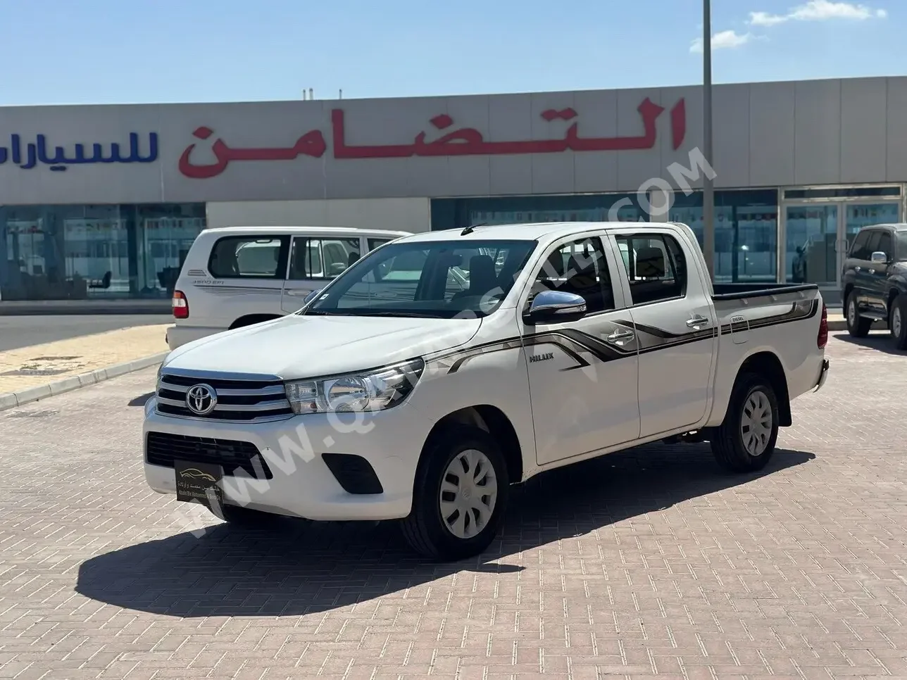 Toyota  Hilux  SR5  2017  Automatic  182,000 Km  4 Cylinder  Rear Wheel Drive (RWD)  Pick Up  White