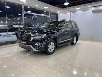 Toyota  Land Cruiser  GXR Black Edition  2018  Automatic  218,000 Km  8 Cylinder  Four Wheel Drive (4WD)  SUV  Black