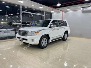 Toyota  Land Cruiser  VXR  2014  Automatic  219,000 Km  8 Cylinder  Four Wheel Drive (4WD)  SUV  White