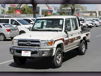 Toyota  Land Cruiser  LX  2018  Manual  42,000 Km  6 Cylinder  Four Wheel Drive (4WD)  Pick Up  White