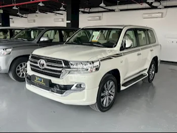 Toyota  Land Cruiser  VXR  2019  Automatic  70,000 Km  8 Cylinder  Four Wheel Drive (4WD)  SUV  White