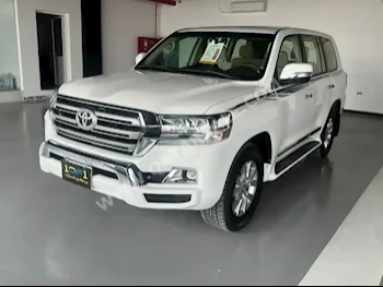 Toyota  Land Cruiser  GXR  2018  Automatic  195,000 Km  8 Cylinder  Four Wheel Drive (4WD)  SUV  White