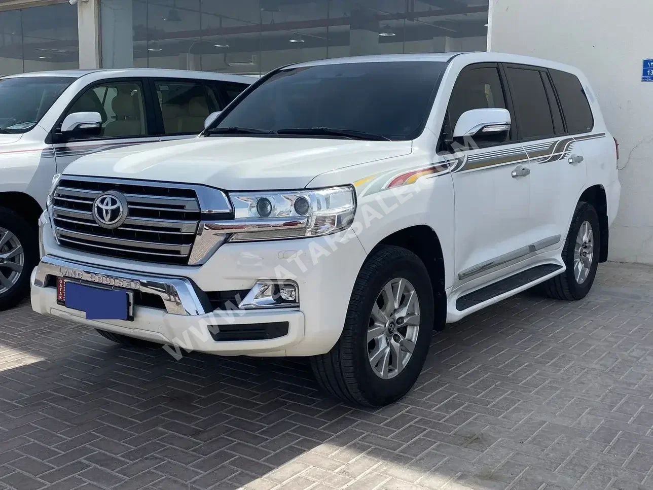 Toyota  Land Cruiser  GXR  2017  Automatic  287,000 Km  8 Cylinder  Four Wheel Drive (4WD)  SUV  White