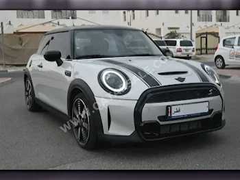 Mini  Cooper  S  2022  Automatic  34,000 Km  4 Cylinder  Front Wheel Drive (FWD)  Hatchback  Silver  With Warranty