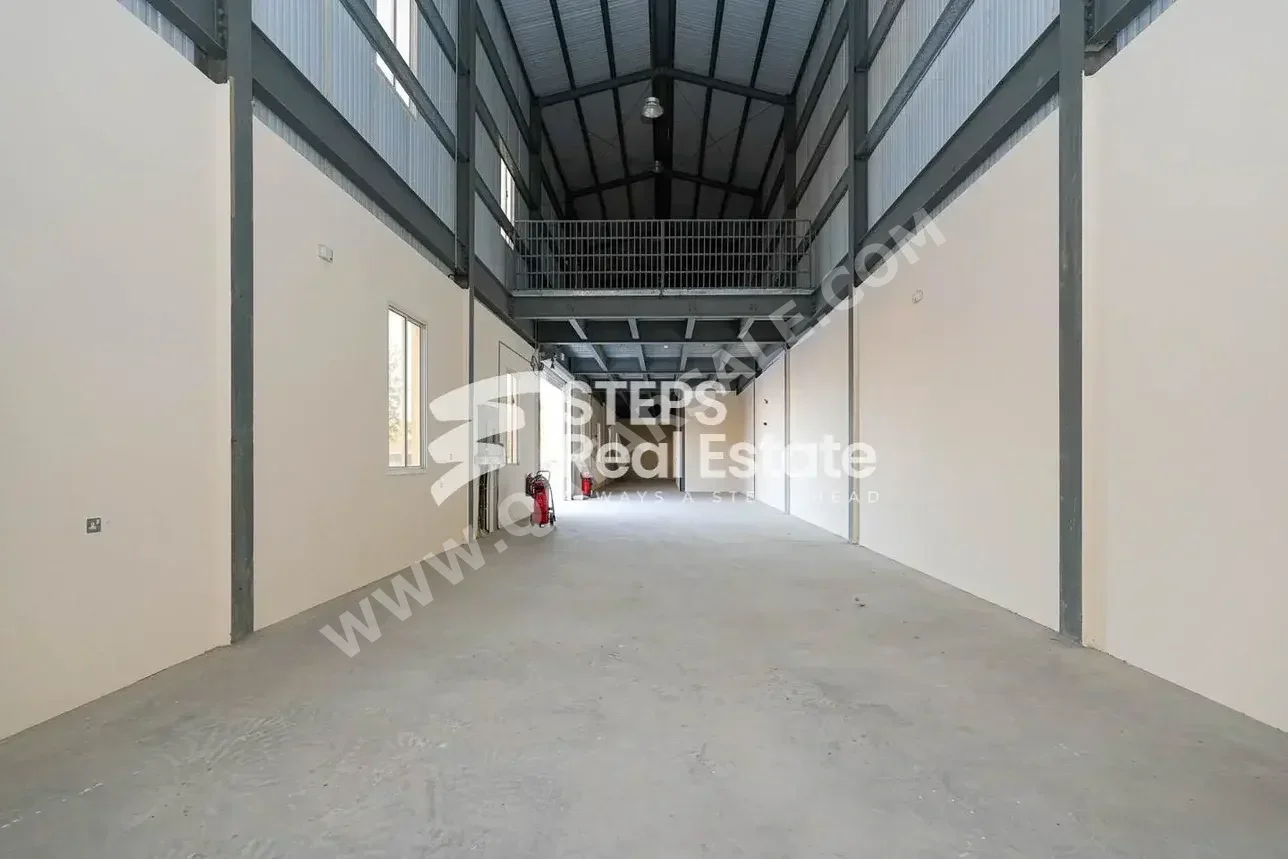 Warehouses & Stores - Al Khor  - Al Khor  -Area Size: 600 Square Meter