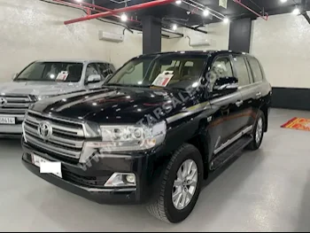 Toyota  Land Cruiser  VXR  2017  Automatic  186,000 Km  8 Cylinder  Four Wheel Drive (4WD)  SUV  Black