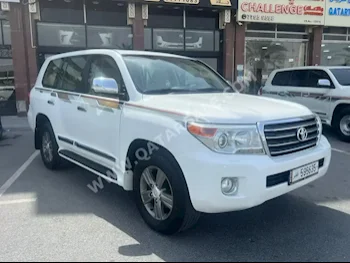 Toyota  Land Cruiser  GXR  2013  Automatic  420,000 Km  8 Cylinder  Four Wheel Drive (4WD)  SUV  White