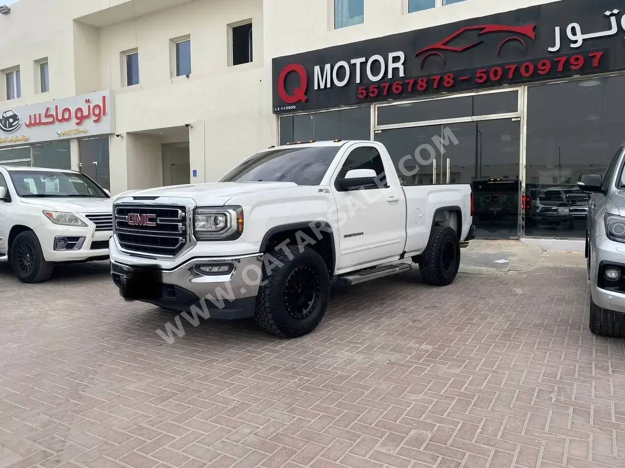 GMC  Sierra  2018  Automatic  155,000 Km  8 Cylinder  Four Wheel Drive (4WD)  Pick Up  White