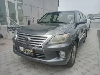 Lexus  LX  570  2013  Automatic  314,000 Km  8 Cylinder  Four Wheel Drive (4WD)  SUV  Gray