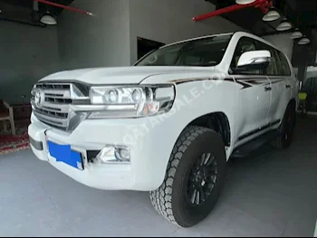 Toyota  Land Cruiser  GXR  2018  Automatic  203,000 Km  8 Cylinder  Four Wheel Drive (4WD)  SUV  White