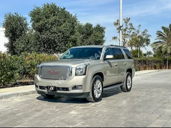 GMC  Yukon  SLE  2016  Automatic  136,000 Km  8 Cylinder  Rear Wheel Drive (RWD)  SUV  Beige