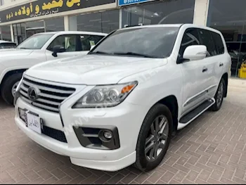 Lexus  LX  570  2015  Automatic  299,000 Km  8 Cylinder  Four Wheel Drive (4WD)  SUV  White