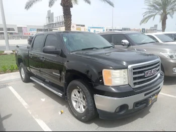 GMC  Sierra  1500  2013  Automatic  254,000 Km  8 Cylinder  Four Wheel Drive (4WD)  Pick Up  Black