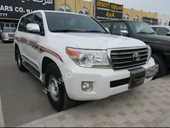 Toyota  Land Cruiser  GXR  2013  Automatic  238,000 Km  8 Cylinder  Four Wheel Drive (4WD)  SUV  White