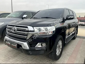 Toyota  Land Cruiser  GXR  2017  Automatic  229,000 Km  8 Cylinder  Four Wheel Drive (4WD)  SUV  Black