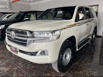 Toyota  Land Cruiser  VXR  2018  Automatic  177,000 Km  8 Cylinder  Four Wheel Drive (4WD)  SUV  White