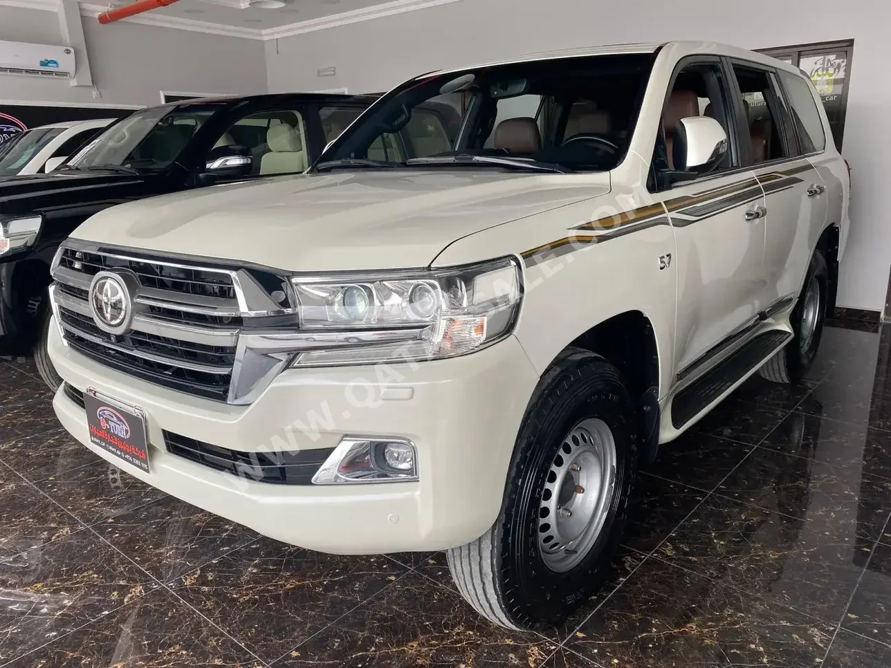 Toyota  Land Cruiser  VXR  2018  Automatic  177,000 Km  8 Cylinder  Four Wheel Drive (4WD)  SUV  White