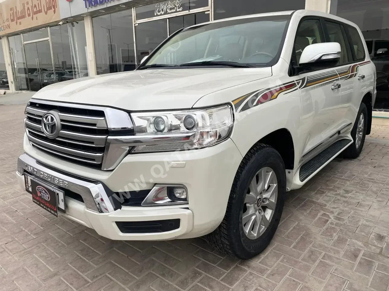 Toyota  Land Cruiser  GXR  2017  Automatic  216,000 Km  8 Cylinder  Four Wheel Drive (4WD)  SUV  White