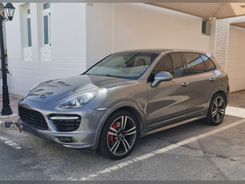 بورش  كيان  جي تي اس  2014  اوتوماتيك  183,000 كم  8 سلندر  دفع رباعي  اس يو في  رمادي