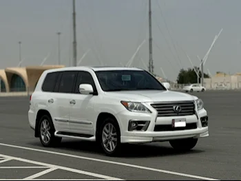 Lexus  LX  570 S  2014  Automatic  200,000 Km  8 Cylinder  Four Wheel Drive (4WD)  SUV  White