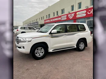 Toyota  Land Cruiser  GXR  2016  Automatic  356,000 Km  8 Cylinder  Four Wheel Drive (4WD)  SUV  White