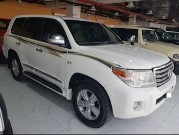 Toyota  Land Cruiser  VXR  2013  Automatic  272,000 Km  8 Cylinder  Four Wheel Drive (4WD)  SUV  White