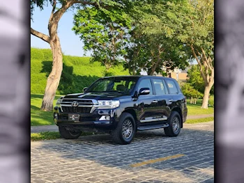 Toyota  Land Cruiser  VXR  2017  Automatic  152,000 Km  8 Cylinder  Four Wheel Drive (4WD)  SUV  Dark Blue  With Warranty