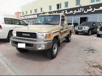 Toyota  Land Cruiser  LX  2016  Manual  261,000 Km  6 Cylinder  Four Wheel Drive (4WD)  Pick Up  Beige