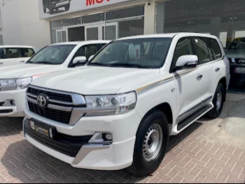 Toyota  Land Cruiser  GXR  2016  Automatic  155,000 Km  8 Cylinder  Four Wheel Drive (4WD)  SUV  White