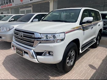 Toyota  Land Cruiser  GXR  2016  Automatic  224,000 Km  8 Cylinder  Four Wheel Drive (4WD)  SUV  White