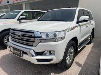 Toyota  Land Cruiser  GXR  2017  Automatic  289,000 Km  8 Cylinder  Four Wheel Drive (4WD)  SUV  White