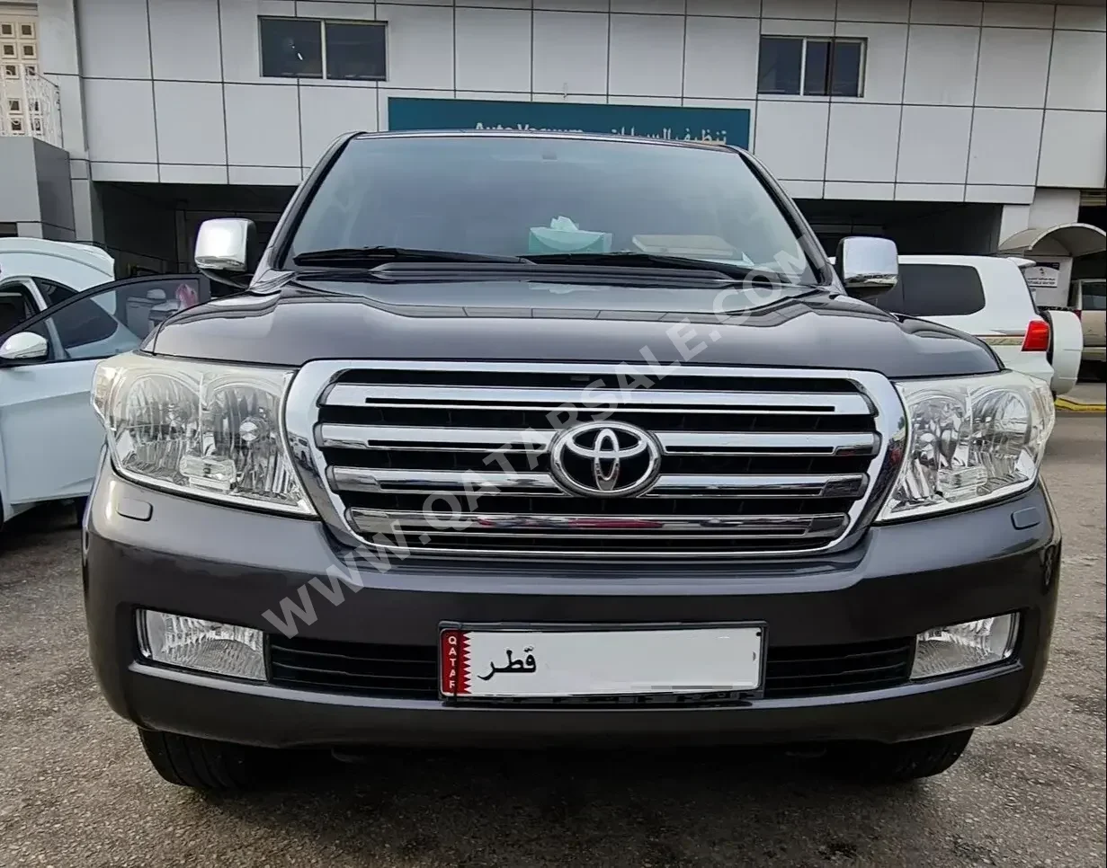 Toyota  Land Cruiser  GXR  2011  Automatic  268,000 Km  8 Cylinder  Four Wheel Drive (4WD)  SUV  Dark Gray