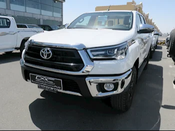 Toyota  Hilux  SR5  2024  Automatic  0 Km  4 Cylinder  Four Wheel Drive (4WD)  Pick Up  White  With Warranty