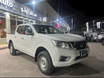 Nissan  Navara  SE  2020  Automatic  62٬000 Km  4 Cylinder  Four Wheel Drive (4WD)  Pick Up  White