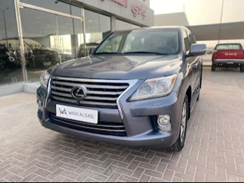 Lexus  LX  570  2013  Automatic  228,000 Km  8 Cylinder  Four Wheel Drive (4WD)  SUV  Gray