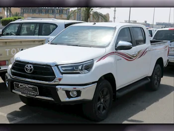 Toyota  Hilux  2021  Automatic  39,000 Km  4 Cylinder  Four Wheel Drive (4WD)  Pick Up  White  With Warranty