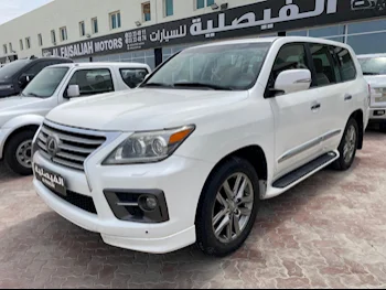 Lexus  LX  570  2014  Automatic  315,000 Km  8 Cylinder  Four Wheel Drive (4WD)  SUV  White