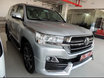 Toyota  Land Cruiser  VXR  2020  Automatic  122,000 Km  8 Cylinder  Four Wheel Drive (4WD)  SUV  Silver