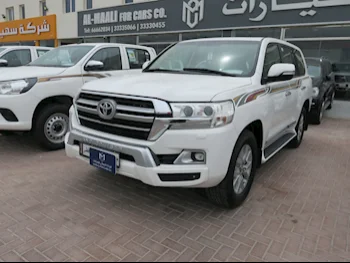 Toyota  Land Cruiser  GXR  2017  Automatic  215,000 Km  8 Cylinder  Four Wheel Drive (4WD)  SUV  White