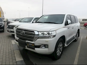 Toyota  Land Cruiser  GXR  2018  Automatic  260,000 Km  6 Cylinder  Four Wheel Drive (4WD)  SUV  White