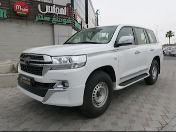 Toyota  Land Cruiser  VXR  2018  Automatic  200,000 Km  8 Cylinder  Four Wheel Drive (4WD)  SUV  White