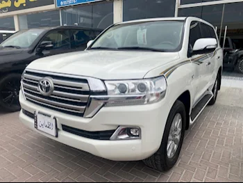 Toyota  Land Cruiser  VXR  2017  Automatic  239,000 Km  8 Cylinder  Four Wheel Drive (4WD)  SUV  White