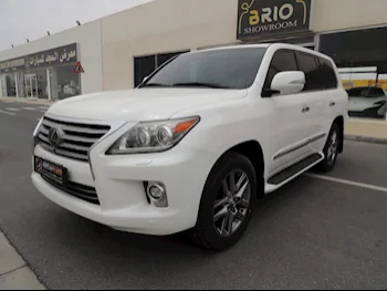 Lexus  LX  570  2014  Automatic  310,000 Km  8 Cylinder  Four Wheel Drive (4WD)  SUV  White