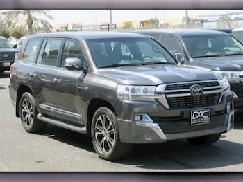 Toyota  Land Cruiser  VXR- Grand Touring S  2020  Automatic  126,000 Km  8 Cylinder  Four Wheel Drive (4WD)  SUV  Gray