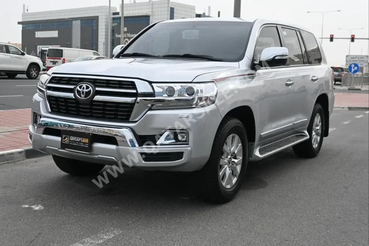 Toyota  Land Cruiser  GXR  2021  Automatic  38,000 Km  8 Cylinder  Four Wheel Drive (4WD)  SUV  Silver  With Warranty