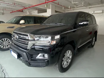 Toyota  Land Cruiser  GXR  2017  Automatic  168,000 Km  8 Cylinder  Four Wheel Drive (4WD)  SUV  Black