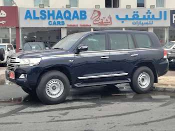 Toyota  Land Cruiser  VXR  2016  Automatic  277,000 Km  8 Cylinder  Four Wheel Drive (4WD)  SUV  Blue